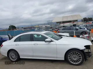 2021 Mercedes-Benz E 350 with VIN W1KZF8DB5MA960016, listed as a IAAI auction lot 42077589 with 52,264 mi miles and . Bid and sale history available at DreamBid. Image 14.