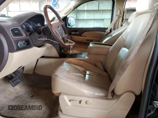2009 GMC Yukon Denali z VIN 1GKFK03269R144974, wystawiony jako Copart lot #49354815 z przebiegiem 141 569 mil mil oraz Szkoda całkowita • Salvage title. Historia ofert i sprzedaży dostępna na DreamBid. Obrazek 7.