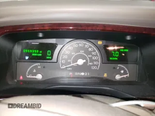 2005 Lincoln Town Car Signature z VIN 1LNHM81W55Y670818, wystawiony jako Copart lot #53279985 z przebiegiem 95 939 mil mil oraz Szkoda całkowita • Salvage title. Historia ofert i sprzedaży dostępna na DreamBid. Obrazek 9.