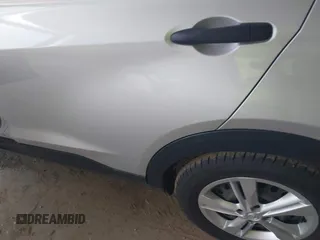 2019 Nissan Kicks S z VIN 3N1CP5CU5KL555586, wystawiony jako IAAI lot #42426743 z przebiegiem 122 015 mil mil oraz . Historia ofert i sprzedaży dostępna na DreamBid. Obrazek 6.