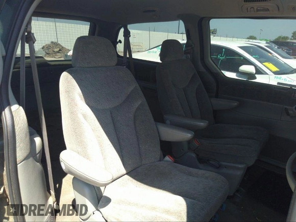 2000 Dodge Caravan SE with VIN 2B4GP44G9YR629814, listed as a IAAI auction lot 37525321 with Not provided miles and . Bid and sale history available at DreamBid. Image 8.