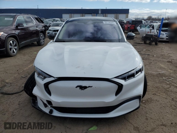 2024 Ford Mustang Mach-E Premium z VIN 3FMTK3SUXRMA22389, wystawiony jako Copart lot #53136585 z przebiegiem 4 872 mil mil oraz Szkoda całkowita • Salvage title. Historia ofert i sprzedaży dostępna na DreamBid. Obrazek 5.