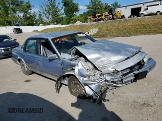 1994 Oldsmobile Cutlass Ciera S z VIN 1G3AG55M7R6358716, wystawiony jako Copart lot #60912854 z przebiegiem 122 565 mil mil oraz Nie do naprawy. Historia ofert i sprzedaży dostępna na DreamBid. Obrazek 4.