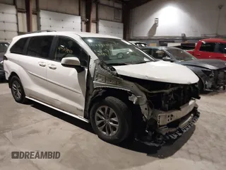 2021 Toyota Sienna LE z VIN 5TDKSKFCXMS029864, wystawiony jako IAAI lot #41403840 z przebiegiem 122 151 mil mil oraz . Historia ofert i sprzedaży dostępna na DreamBid. Obrazek 1.