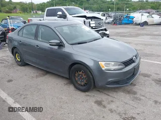 2014 Volkswagen Jetta SE z VIN 3VWD17AJ3EM225383, wystawiony jako IAAI lot #42172006 z przebiegiem 129 198 mil mil oraz . Historia ofert i sprzedaży dostępna na DreamBid. Obrazek 1.