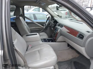 2007 Chevrolet Avalanche LT w/3LT with VIN 3GNFK12367G123414, listed as a IAAI auction lot 41702886 with 253,515 mi miles. Bid and sale history available at carsss.com. Image 5.