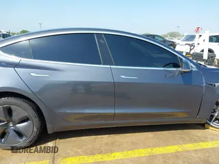 2019 Tesla Model 3 Mid Range z VIN 5YJ3E1EA7KF298816, wystawiony jako IAAI lot #42194478 z przebiegiem 86 017 mil mil oraz . Historia ofert i sprzedaży dostępna na DreamBid. Obrazek 14.