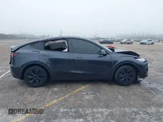2024 Tesla Model Y with VIN 7SAYGDED8RF213927, listed as a IAAI auction lot 41386687 with 3,599 mi miles and . Bid and sale history available at DreamBid. Image 13.