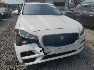 2018 Jaguar F-Pace 30t Premium z VIN SADCJ2GX6JA235205, wystawiony jako Copart lot #59315285 z przebiegiem 134 103 mil mil oraz Szkoda całkowita • Salvage title. Historia ofert i sprzedaży dostępna na DreamBid. Obrazek 5.
