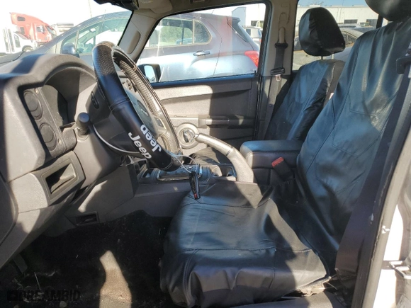 2010 Jeep Commander Sport with VIN 1J4RH4GK5AC146449, listed as a Copart auction lot 81762794 with 133,233 mi miles and Salvage Title. Bid and sale history available at carsss.com. Image 7.