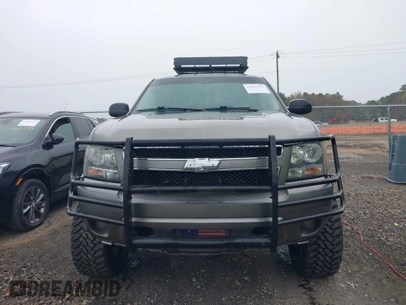 2008 Chevrolet Tahoe Special Service with VIN 1GNFK03058R252177, listed as a IAAI auction lot 41859933 with 176,574 mi miles. Bid and sale history available at carsss.com. Image 6.