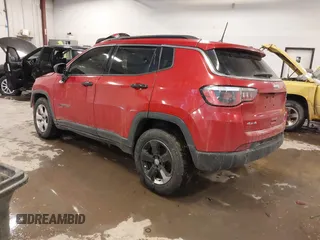 2018 Jeep Compass Latitude z VIN 3C4NJDBB0JT191044, wystawiony jako IAAI lot #41395206 z przebiegiem 68 784 mil mil oraz . Historia ofert i sprzedaży dostępna na DreamBid. Obrazek 3.