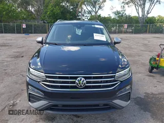 2024 Volkswagen Tiguan Wolfsburg Edition с VIN 3VV6B7AX7RM213144, выставлен на аукционе IAAI как лот 42523305 с пробегом 3 940 миль миль и . История ставок и продаж доступна на DreamBid. Изображение 12.