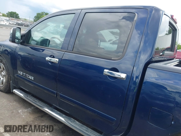 2007 Nissan Titan SE z VIN 1N6BA07B77N214250, wystawiony jako IAAI lot #42514141 z przebiegiem 184 576 mil mil oraz . Historia ofert i sprzedaży dostępna na DreamBid. Obrazek 14.