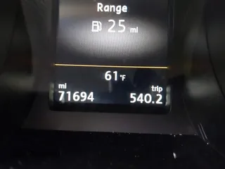 2019 Volkswagen Passat Wolfsburg Edition z VIN 1VWLA7A38KC004758, wystawiony jako IAAI lot #42404110 z przebiegiem 71 694 mil mil oraz . Historia ofert i sprzedaży dostępna na DreamBid. Obrazek 15.