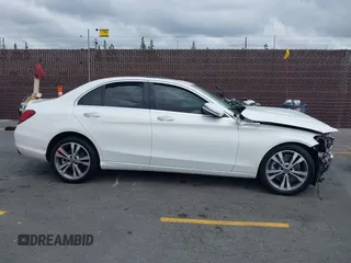 2021 Mercedes-Benz C 300 z VIN W1KWF8DB8MR605913, wystawiony jako IAAI lot #42098934 z przebiegiem 41 085 mil mil oraz . Historia ofert i sprzedaży dostępna na DreamBid. Obrazek 13.