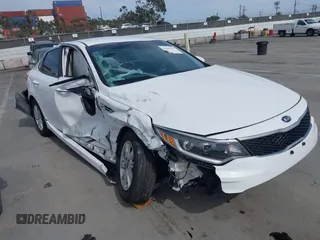 2018 Kia Optima LX z VIN 5XXGT4L32JG246535, wystawiony jako IAAI lot #42243556 z przebiegiem 119 099 mil mil oraz . Historia ofert i sprzedaży dostępna na DreamBid. Obrazek 1.