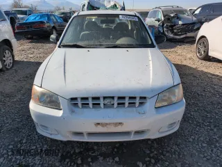 2000 Hyundai Accent z VIN KMHCG45G0YU084004, wystawiony jako Copart lot #42980585 z przebiegiem 167 545 mil mil oraz Czysty tytuł • Clean title. Historia ofert i sprzedaży dostępna na DreamBid. Obrazek 5.