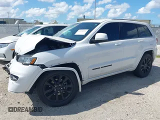 2018 Jeep Grand Cherokee Altitude с VIN 1C4RJEAG0JC197183, выставлен на аукционе IAAI как лот 42590501 с пробегом 140 990 миль миль и . История ставок и продаж доступна на DreamBid. Изображение 2.