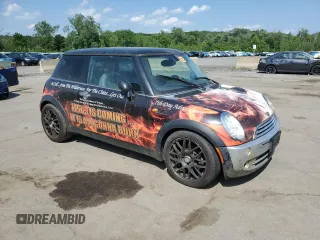 2005 MINI Hardtop с VIN WMWRC33495TJ66986, выставлен на аукционе Copart как лот 61852735 с пробегом Не указан миль и Списание • Salvage title. История ставок и продаж доступна на DreamBid. Изображение 4.