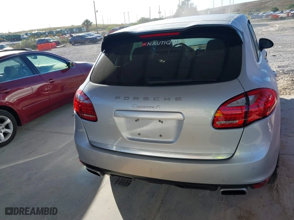 2011 Porsche Cayenne S with VIN WP1AB2A2XBLA44131, listed as a IAAI auction lot 41063172 with 1 mi miles. Bid and sale history available at carsss.com. Image 16.