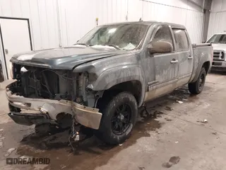2011 GMC Sierra 1500 SLE with VIN 3GTP2VE36BG236062, listed as a IAAI auction lot 41567246 with 186,678 mi miles. Bid and sale history available at carsss.com. Image 17.