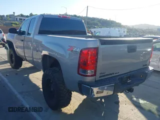 2009 GMC Sierra 1500 SLE z VIN 1GTEK29019Z262746, wystawiony jako IAAI lot #42262860 z przebiegiem 224 892 mil mil oraz . Historia ofert i sprzedaży dostępna na DreamBid. Obrazek 3.
