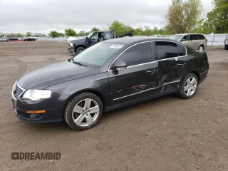 2010 Volkswagen Passat z VIN WVWAK9AN1AE102019, wystawiony jako Copart lot #57582425 z przebiegiem 119 067 mil mil oraz Czysty tytuł • Clean title. Historia ofert i sprzedaży dostępna na DreamBid. Obrazek 1.
