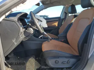 2024 Volkswagen Jetta SEL z VIN 3VWGM7BU9RM015373, wystawiony jako Copart lot #50797665 z przebiegiem 11 917 mil mil oraz Szkoda całkowita • Salvage title. Historia ofert i sprzedaży dostępna na DreamBid. Obrazek 7.