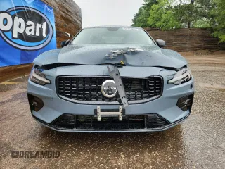 2024 Volvo S60 Plus Dark Theme z VIN 7JRL12TL4RG280801, wystawiony jako Copart lot #59200795 z przebiegiem 29 046 mil mil oraz Czysty tytuł • Clean title. Historia ofert i sprzedaży dostępna na DreamBid. Obrazek 5.