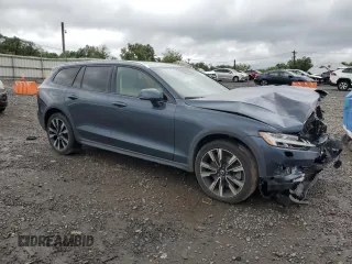 2022 Volvo V60 with VIN YV4102WK5N2093177, listed as a Copart auction lot 57644385 with 66,550 mi miles and Salvage title. Bid and sale history available at DreamBid. Image 4.