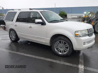 2010 Lincoln Navigator z VIN 5LMJJ2H54AEJ04632, wystawiony jako IAAI lot #41119673 z przebiegiem 176 141 mil mil oraz . Historia ofert i sprzedaży dostępna na DreamBid. Obrazek 1.