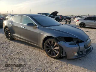 2013 Tesla Model S Performance z VIN 5YJSA1CP6DFP13674, wystawiony jako Copart lot #53043085 z przebiegiem 174 167 mil mil oraz Szkoda całkowita • Salvage title. Historia ofert i sprzedaży dostępna na DreamBid. Obrazek 4.