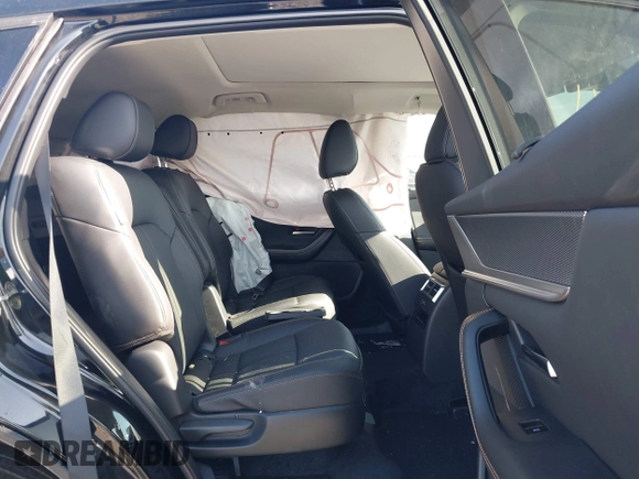 2025 Mazda CX-90 Premium Sport z VIN JM3KKCHD3S1218675, wystawiony jako IAAI lot #41971539 z przebiegiem Nie podano mil oraz . Historia ofert i sprzedaży dostępna na DreamBid. Obrazek 8.