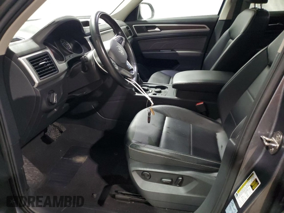 2021 Volkswagen Atlas SE z VIN 1V2LP2CAXMC610564, wystawiony jako Copart lot #56072395 z przebiegiem 64 140 mil mil oraz Tytuł czysty. Historia ofert i sprzedaży dostępna na DreamBid. Obrazek 7.