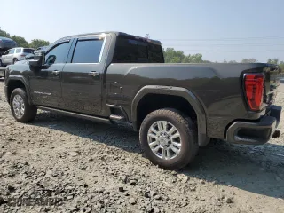 2022 GMC Sierra 3500HD Denali with VIN 1GT49WEY7NF204632, listed as a Copart auction lot 65586264 with 34,328 mi miles and Salvage Title. Bid and sale history available at carsss.com. Image 2.