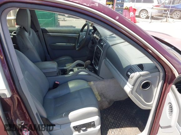 2004 Porsche Cayenne S z VIN WP1AB29P84LA71296, wystawiony jako IAAI lot #42541502 z przebiegiem 147 654 mil mil oraz . Historia ofert i sprzedaży dostępna na DreamBid. Obrazek 5.