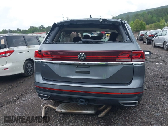2024 Volkswagen Atlas SE with VIN 1V2WR2CA2RC536071, listed as a IAAI auction lot 42087700 with 38,879 mi miles and . Bid and sale history available at DreamBid. Image 15.