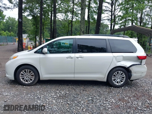2016 Toyota Sienna XLE with VIN 5TDYK3DC9GS756582, listed as a IAAI auction lot 42506733 with 155,678 mi miles and . Bid and sale history available at DreamBid. Image 14.