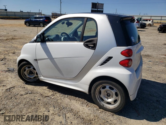 2015 Smart fortwo Passion z VIN WMEEJ3BA3FK809467, wystawiony jako Copart lot #50590865 z przebiegiem 83 821 mil mil oraz Szkody całkowita. Historia ofert i sprzedaży dostępna na DreamBid. Obrazek 2.