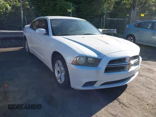 2013 Dodge Charger SE z VIN 2C3CDXBG9DH543633, wystawiony jako IAAI lot #42348195 z przebiegiem 139 059 mil mil oraz . Historia ofert i sprzedaży dostępna na DreamBid. Obrazek 1.
