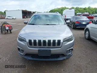 2019 Jeep Cherokee Altitude z VIN 1C4PJMLX0KD216311, wystawiony jako IAAI lot #42450513 z przebiegiem 135 020 mil mil oraz . Historia ofert i sprzedaży dostępna na DreamBid. Obrazek 6.