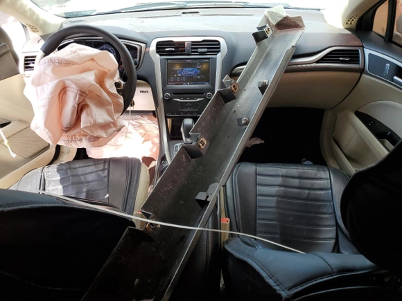 2013 Ford Fusion SE Hybrid with VIN 3FA6P0LU9DR191305, listed as a Copart auction lot 50213775 with 132,939 mi miles and Salvage Title. Bid and sale history available at DreamBid. Image 8.
