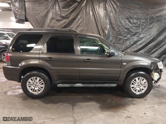 2005 Mercury Mariner Luxury with VIN 4M2YU57115DJ31547, listed as a IAAI auction lot 41565468 with 68,061 mi miles. Bid and sale history available at carsss.com. Image 14.