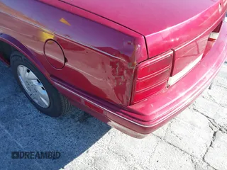 1996 Oldsmobile Cutlass Ciera 1SA VX5 z VIN 1G3AJ55M5T6410109, wystawiony jako IAAI lot #41335804 z przebiegiem 119 240 mil mil oraz . Historia ofert i sprzedaży dostępna na DreamBid. Obrazek 17.