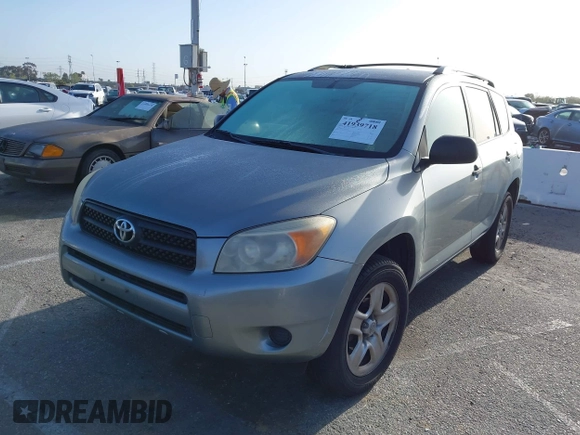 2008 Toyota RAV4 with VIN JTMZD33V386069231, listed as a IAAI auction lot 41939718 with 211,595 mi miles. Bid and sale history available at carsss.com. Image 2.