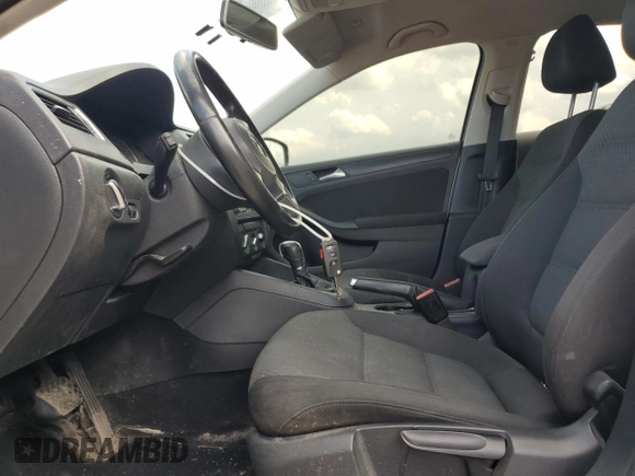 2012 Volkswagen Jetta Comfortline with VIN 3VWDL7AJ0CM375068, listed as a Copart auction lot 57349685 with 370,214 mi miles and Salvage title. Bid and sale history available at DreamBid. Image 7.