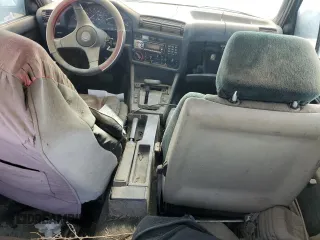 1987 BMW 3 Series z VIN WBABB2303H1942637, wystawiony jako Copart lot #59732834 z przebiegiem 167 593 mil mil oraz Szkoda całkowita • Salvage title. Historia ofert i sprzedaży dostępna na DreamBid. Obrazek 8.