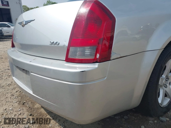 2006 Chrysler 300 with VIN 2C3KA43R96H505406, listed as a IAAI auction lot 42047014 with 257,628 mi miles. Bid and sale history available at carsss.com. Image 14.