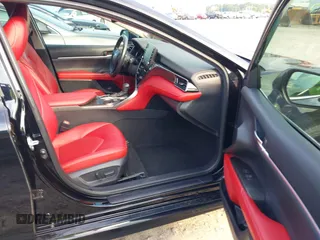 2022 Toyota Camry XSE z VIN 4T1K61AK7NU499890, wystawiony jako IAAI lot #39839639 z przebiegiem 103 043 mil mil oraz . Historia ofert i sprzedaży dostępna na DreamBid. Obrazek 5.
